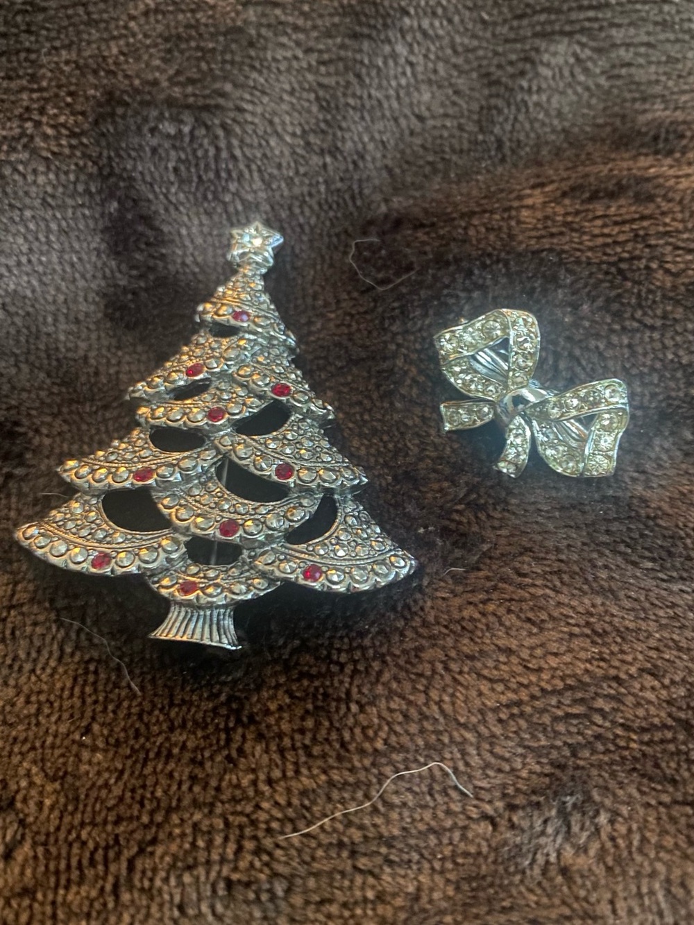 Rhinestone Christmas Tree & Bow Pin Set - Silver with Red Accents